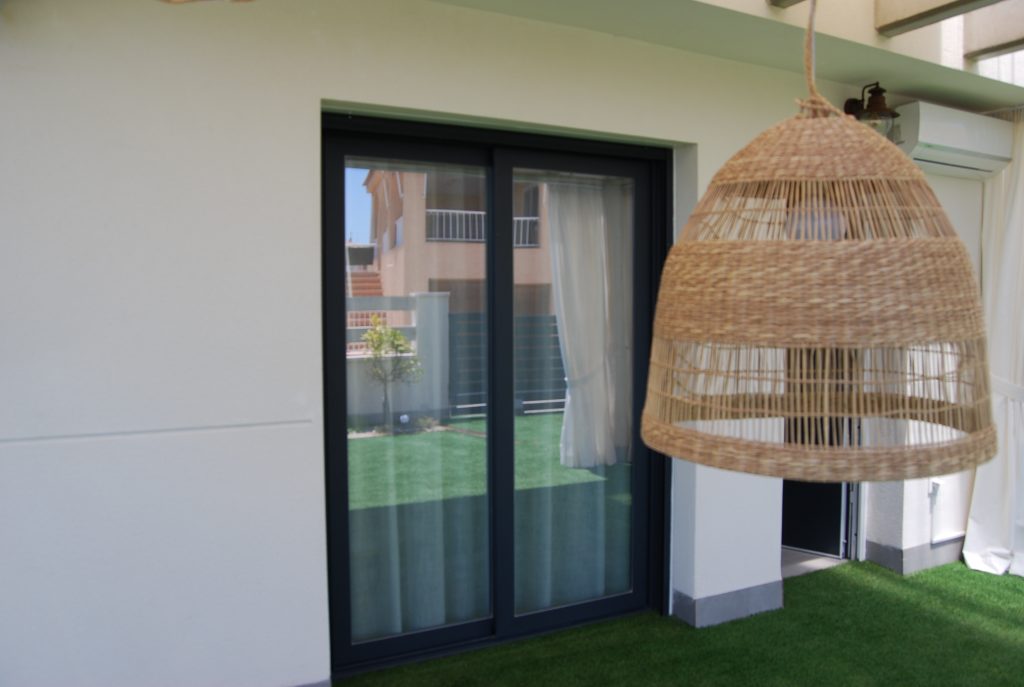 Ventanas de aluminio instaladas por Iproal en Corvera.