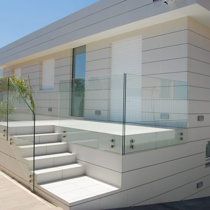 Ventanas de aluminio fabricadas e instaladas por Iproal en Corvera.